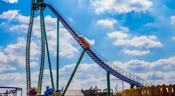 Zadra w Energylandii: Rekordowy roller coaster, który zapiera dech w piersiach