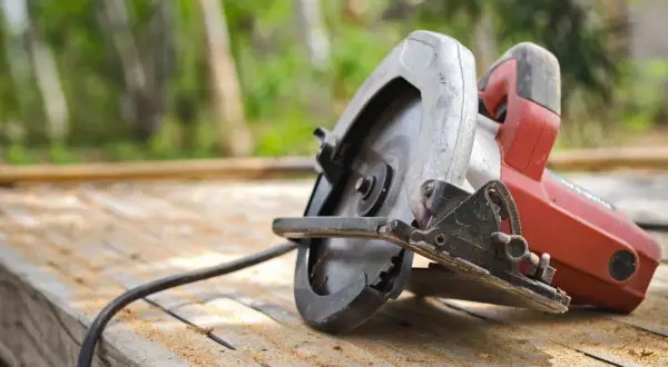Która pilarka łańcuchowa jest lepsza – STIHL czy Husqvarna?