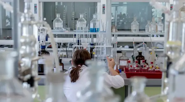 Przyszłość sprzętu laboratoryjnego: trendy, na które warto zwrócić uwagę