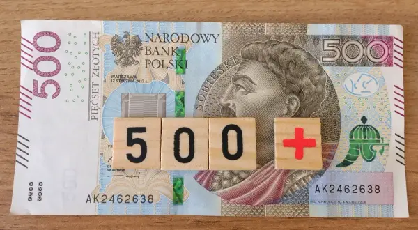 Czy 500 plus wlicza się do dochodu w funduszu socjalnym? Ważne informacje.