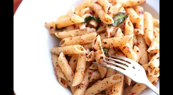 Penne aglio olio: przepis na włoski klasyk w 15 minut