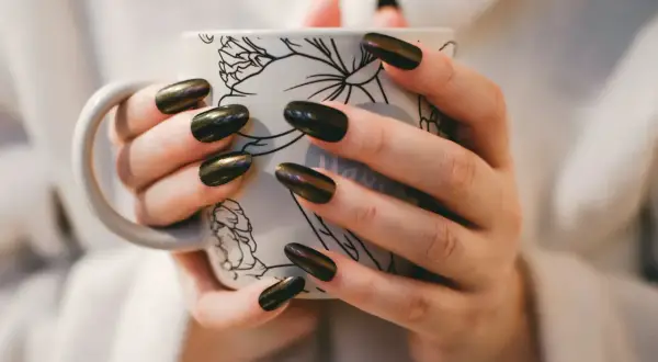 Czy manicure hybrydowy szkodzi paznokciom? fakty, korzyści i zagrożenia