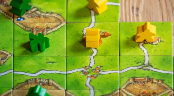 Jakie są gry planszowe? Odkryj fascynujące kategorie i najlepsze tytuły