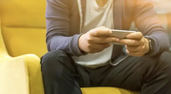 Aplikacje rozrywkowe i gra mobilna: jak wybrać bezpieczną i wygodną apkę w Polsce