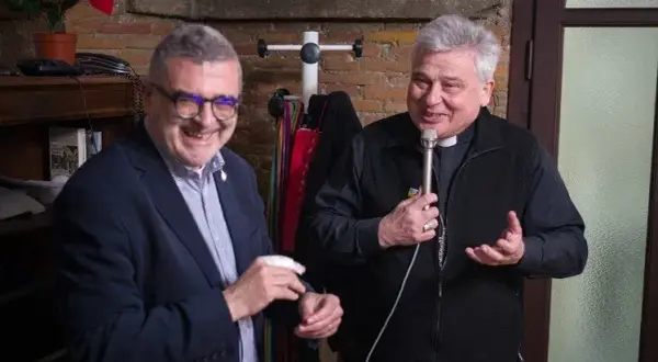 Jak skontaktować się z kardynałem Krajewskim? Aktualne dane kontaktowe i porady