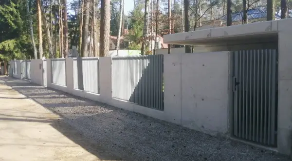 Jak zrobić ogrodzenie z betonu architektonicznego – uniknij najczęstszych błędów