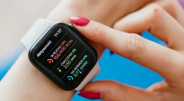 Jak wybrać idealny smartwatch damski? Kluczowe cechy i modele do rozważenia