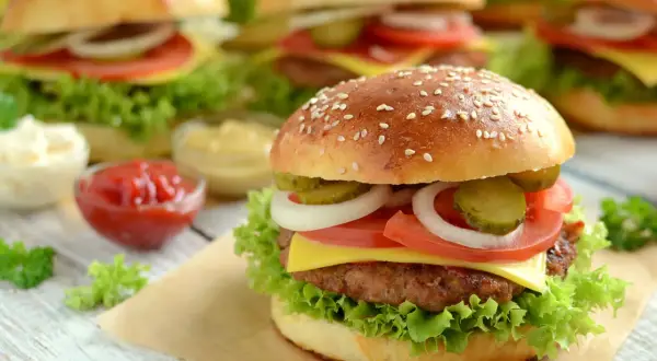 Jak przygotować hamburgery - łatwe przepisy na pyszne dania domowe
