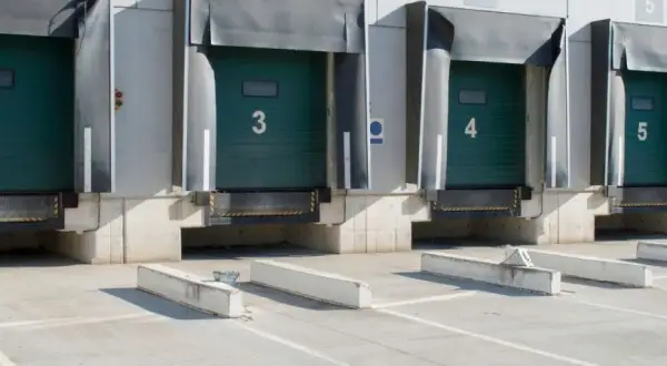 Jak ułożyć 34 palety na naczepie, aby uniknąć problemów z transportem