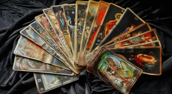 Tarot opis kart: Jakie jest znaczenie i opis wszystkich kart tarota?