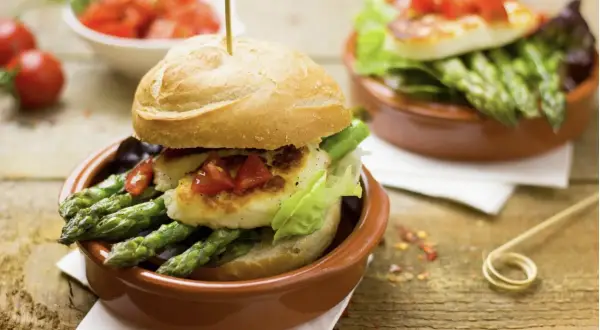 Burgery bez mięsa – roślinne zamienniki, które zachwycą smakoszy