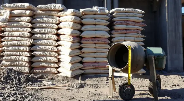 Ile cementu na betoniarkę 250l - kluczowe proporcje dla B20 betonu