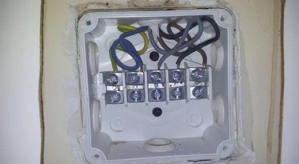 Jak podłączyć kuchenkę elektryczną z piekarnikiem bezpiecznie i skutecznie