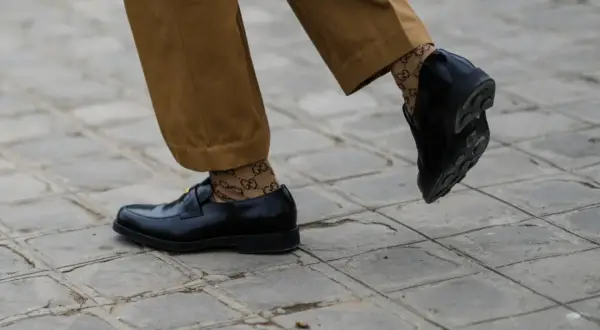 Co na skrzypiące buty? Skuteczne sposoby na uciążliwy hałas