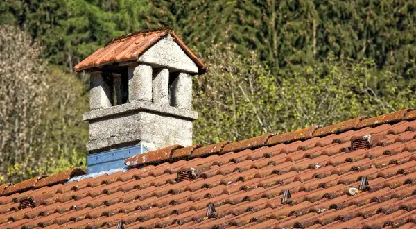 Czym otynkować komin na strychu? 5 najlepszych materiałów
