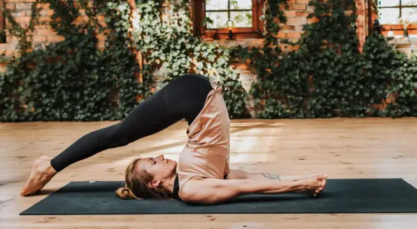 Ashtanga joga co to? Poznaj sekrety tej dynamicznej praktyki