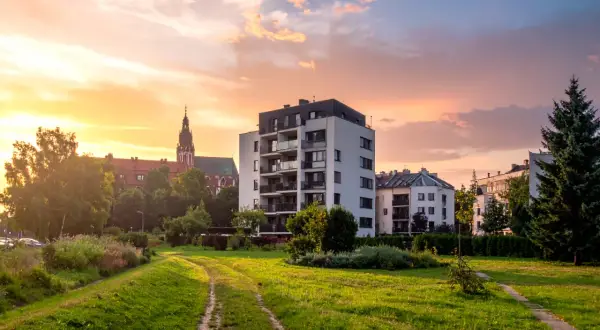 Zaliczka a zadatek na mieszkanie – jak uniknąć ryzyka przy umowie