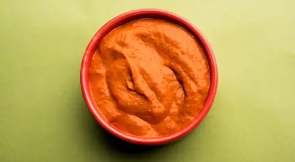 Czym zastąpić czerwoną pastę curry? Sprawdzone zamienniki i porady