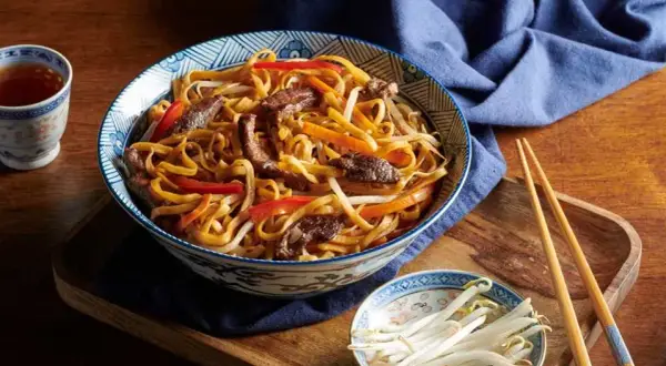 Ile gotować makaron chow mein, aby uniknąć rozgotowania i uzyskać idealną teksturę
