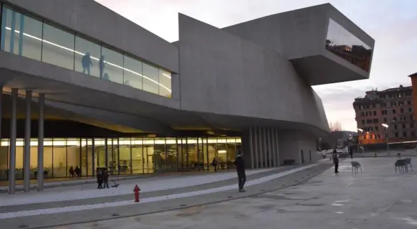 Muzeum sztuki współczesnej w Rzymie: Odkryj MAXXI i jego skarby