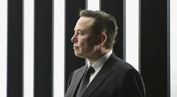 Elon Musk kim jest? Poznaj jego niezwykłe osiągnięcia i życie