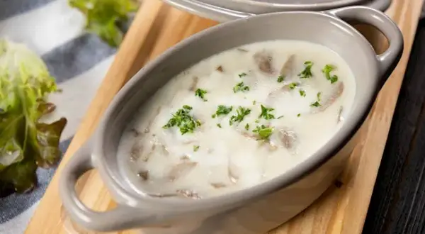 Ile kalorii ma zupa grzybowa? Sprawdź, co może cię zaskoczyć