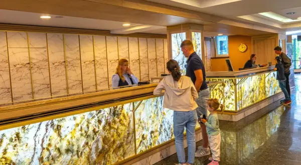 Co oznaczają gwiazdki w hotelu? Zrozumienie standardów jakości
