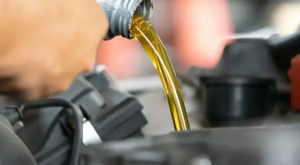 Jaki olej do Ford Focus Mk1 1.6 benzyna? Sprawdź najlepsze opcje