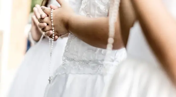Co na prezent na komunie? Odkryj wyjątkowe pomysły na niezapomniane chwile