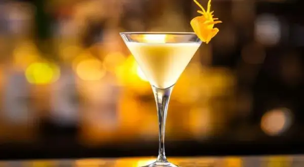 Najlepsze drinki z ajerkoniakiem, które zachwycą Twoich gości