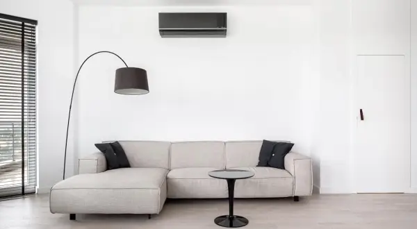 Gdzie klimatyzator w salonie? Najlepsze miejsca, które zapewnią komfort