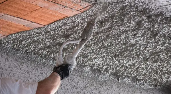 Tynk cementowo-wapienny: lekki czy ciężki? Porównanie i analiza