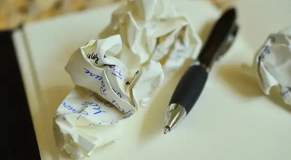 Jak napisać zaproszenie na ślub? Kluczowe elementy i wzory do wyboru