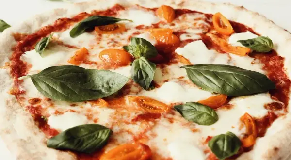 Pizza neapolitańska czym się różni od innych rodzajów pizzy?