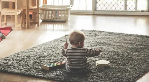 Kiedy dziecko mówi mama tata? Odkryj kluczowe etapy rozwoju mowy