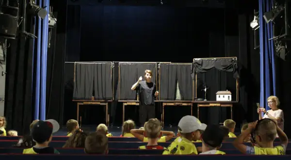 Jak powstaje spektakl teatralny - odkryj sekrety jego tworzenia