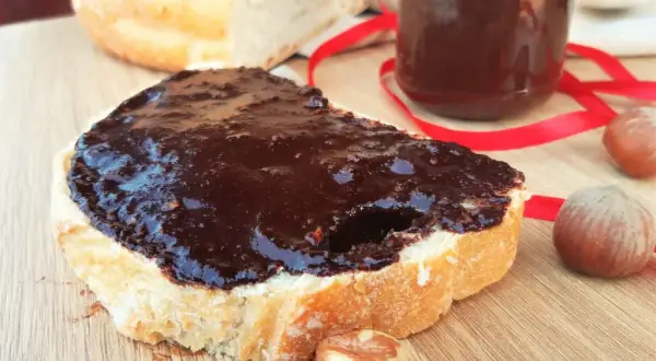 Czy Nutella jest wegańska? Odkryj, co naprawdę zawiera ten krem