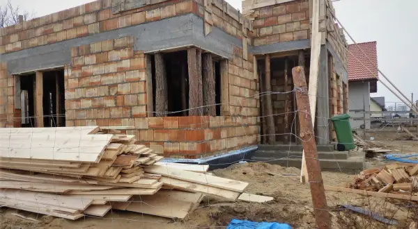 Ile kosztuje budowa domu 140 m2? Poznaj aktualne ceny w Polsce
