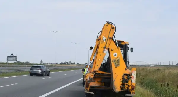 Jaki pojazd nie może wjechać na autostradę? Poznaj zasady i przepisy!