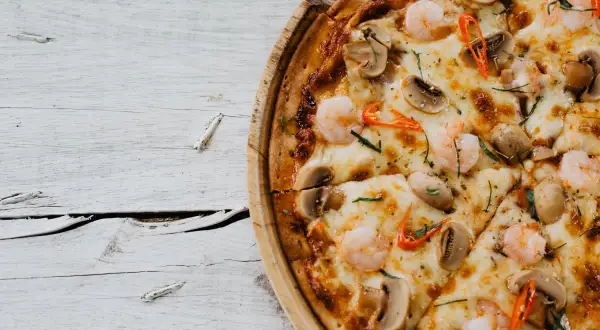 Ile drożdży do pizzy? Sprawdź, jak nie zepsuć ciasta!