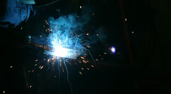 Instalacje technologiczne dla przemysłu a odpowiedzialność inwestora – gdzie kończy się projekt, a zaczynają realne konsekwencje?