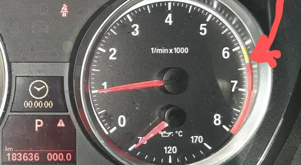 Jak sprawdzić temperaturę silnika BMW E90? Instrukcja krok po kroku