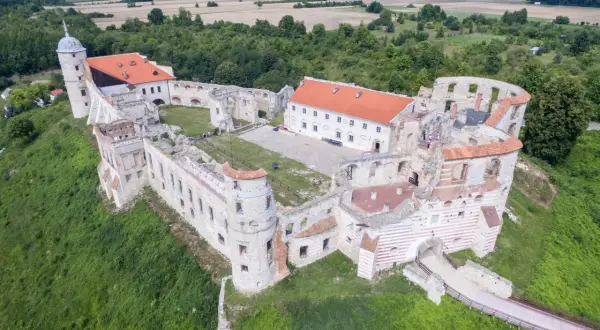 Zamek w Janowcu - Fascynująca Historia i Atrakcje dla Turystów