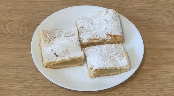 Najlepsza szarlotka, która rozpływa się w ustach - przepis na sukces