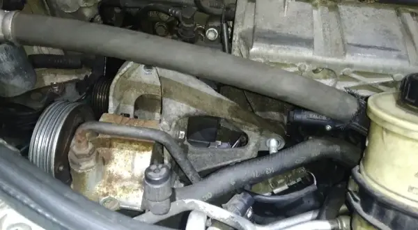 Jak łatwo i bezpiecznie wyjąć alternator w Renault Megane Scenic – krok po kroku