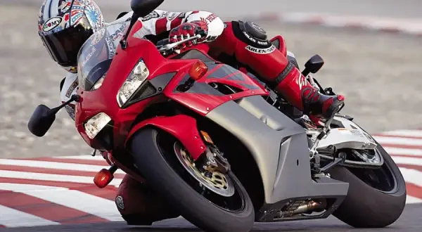 Honda CBR 1000RR ile koni - moc, osiągi i porównania z innymi modelami
