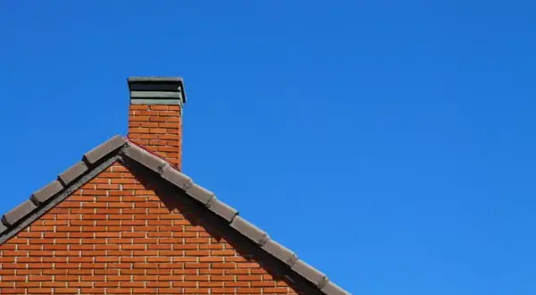 Jak zbudować komin z cegły - uniknij najczęstszych błędów w budowie