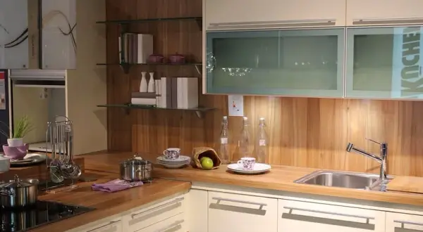 Jak skutecznie kleić panele do ściany: najlepsze metody i porady