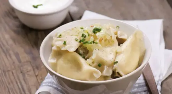 Thermomix przepisy: Jak łatwo przygotować ciasto na pierogi ruskie?