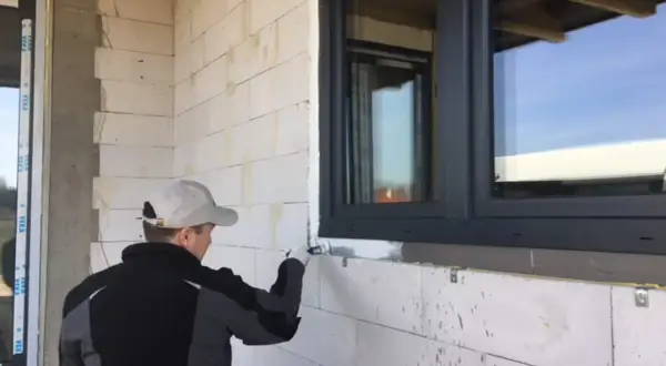 Jak zabezpieczyć piankę przy oknach przed wilgocią i UV? Ważne porady